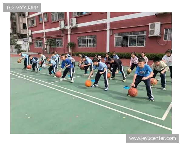 篮球新手必学：走步与两次运球的区别解析